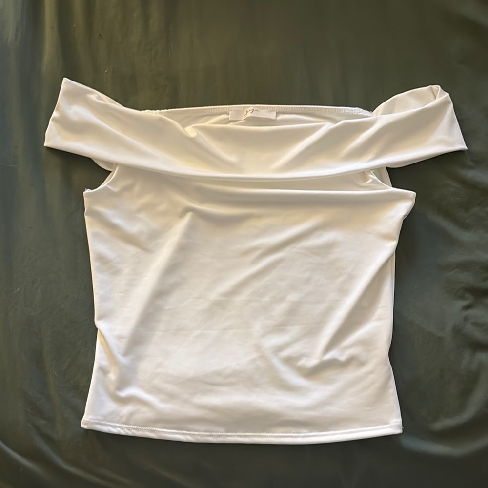 Gaze Off-Shoulder White Blouse